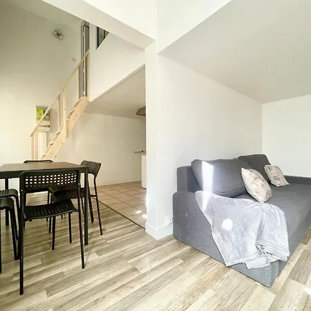 דירה Homely & Charming Parisian Duplex - Near Marais *