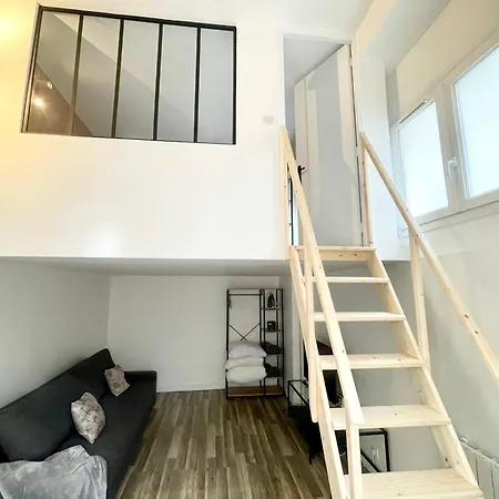 Homely & Charming Parisian Duplex - Near Marais * פריז
