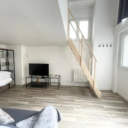 דירה Homely & Charming Parisian Duplex - Near Marais
