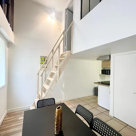 Homely & Charming Parisian Duplex - Near Marais דירה פריז