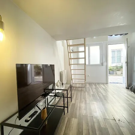 Homely & Charming Parisian Duplex - Near Marais דירה *
