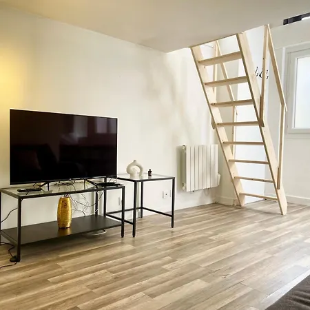 Homely & Charming Parisian Duplex - Near Marais * פריז