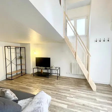 דירה Homely & Charming Parisian Duplex - Near Marais