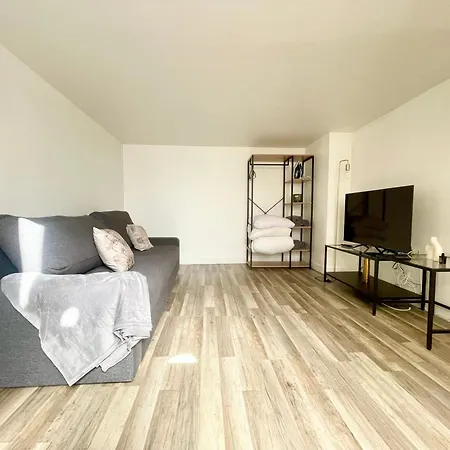 Homely & Charming Parisian Duplex - Near Marais דירה פריז