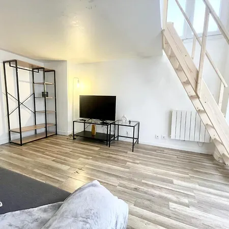 דירה Homely & Charming Parisian Duplex - Near Marais *