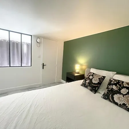 Homely & Charming Parisian Duplex - Near Marais דירה *