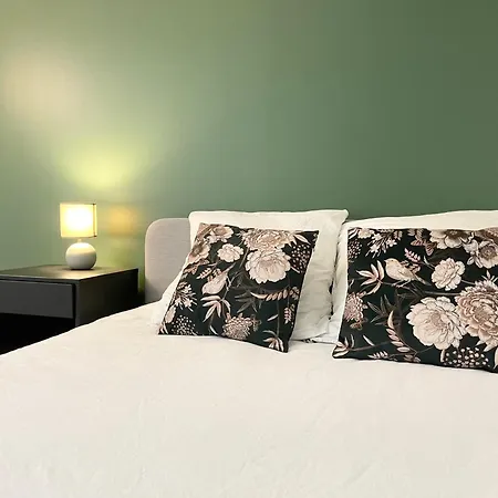 Homely & Charming Parisian Duplex - Near Marais דירה *