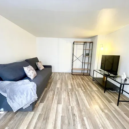 דירה Homely & Charming Parisian Duplex - Near Marais פריז