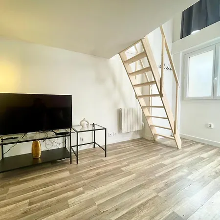 Homely & Charming Parisian Duplex - Near Marais דירה
