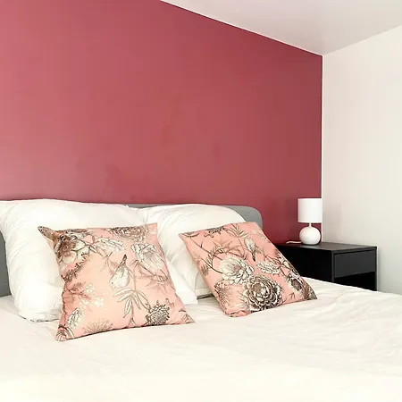 Homely & Charming Parisian Duplex - Near Marais דירה *