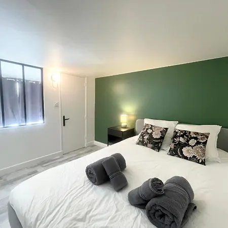 דירה Homely & Charming Parisian Duplex - Near Marais פריז