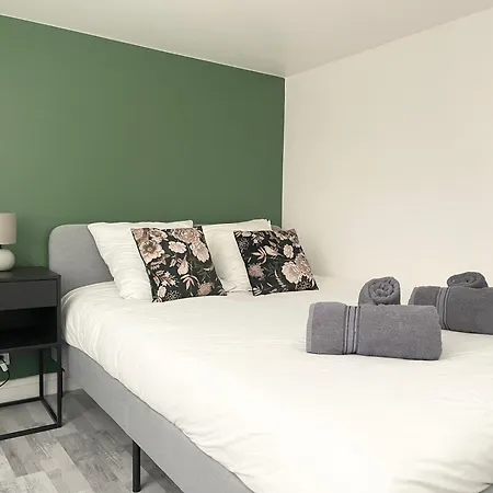 Homely & Charming Parisian Duplex - Near Marais * פריז