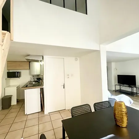 דירה Homely & Charming Parisian Duplex - Near Marais *