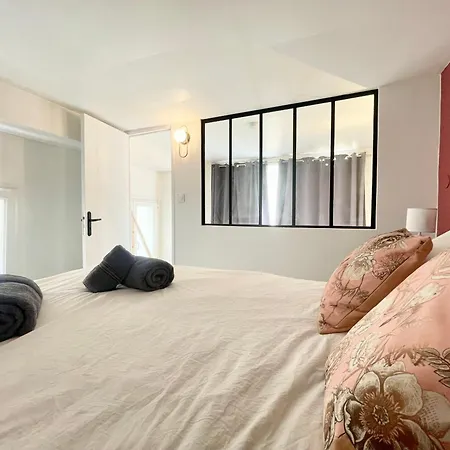 Homely & Charming Parisian Duplex - Near Marais