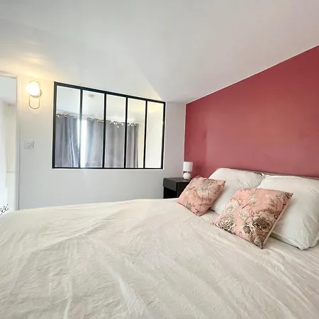 Homely & Charming Parisian Duplex - Near Marais דירה *